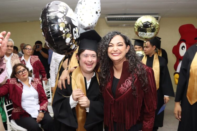 Olga Sosa en Tampico en graduación de Cecati 024