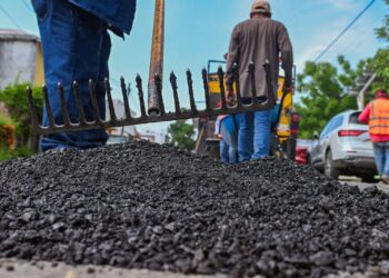 Intenso trabajo de rehabilitación y limpieza de calles y avenidas en la ciudad.