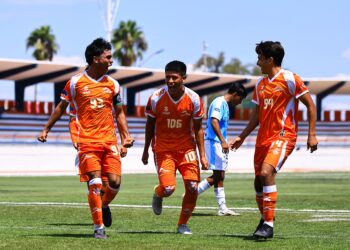 Inicia el campeón con triunfo