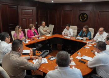 Llama rector a su gabinete a redoblar esfuerzos