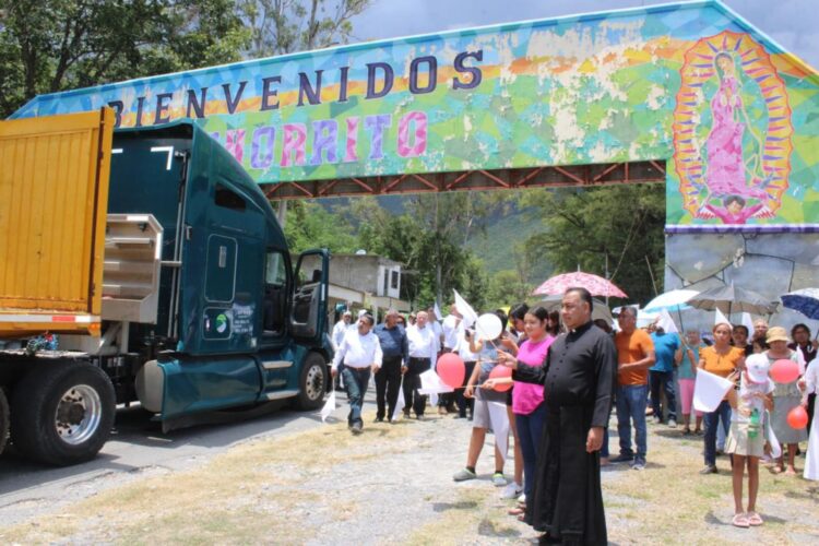 Inicia traslado de escultura de Virgen de la Misericordia hacia El Chorrito