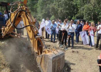Alcalde Lalo Gattás pone en marcha instalación de desarenador en La Peñita.