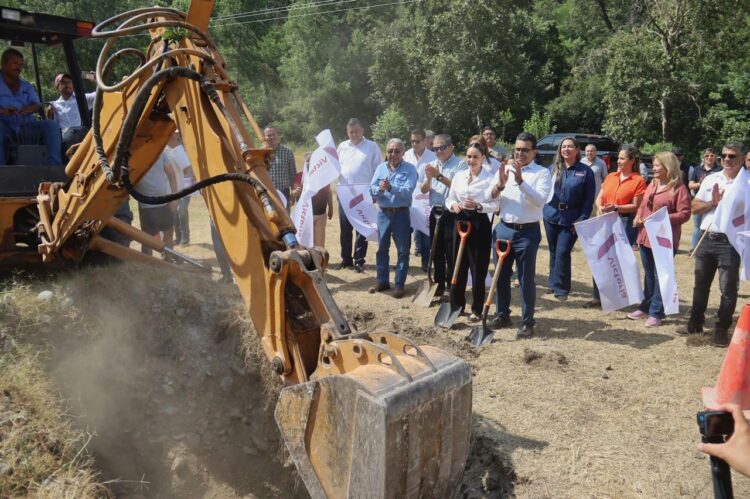 Alcalde Lalo Gattás pone en marcha instalación de desarenador en La Peñita.