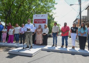 Habitantes de Lomas de Calamaco reciben dos calles más pavimentadas.