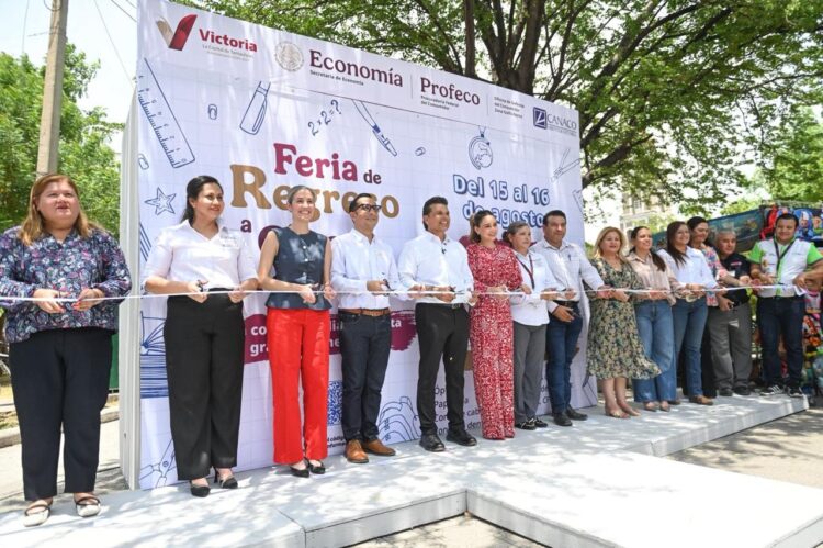 Inaugura Lalo Gattás Feria de Regreso a Clases 2025.