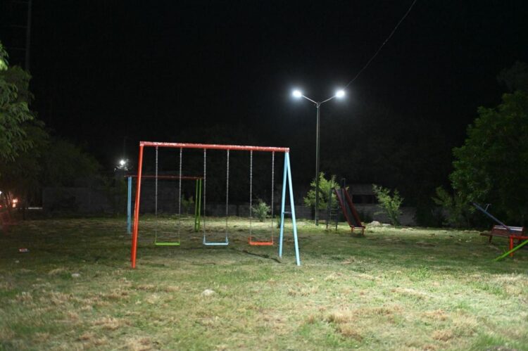 Entrega Municipio área verde iluminada en la Mariano Matamoros.