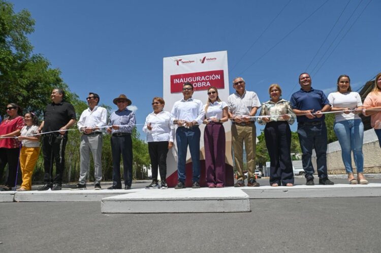Entrega Municipio nueva calle para beneficiar a vecinos de colonias Norberto Treviño y Viviendas Populares.