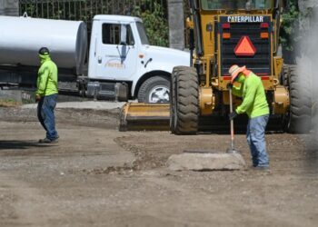 Supervisa Lalo Gattás obra de concreto hidráulico en la Simón Torres.