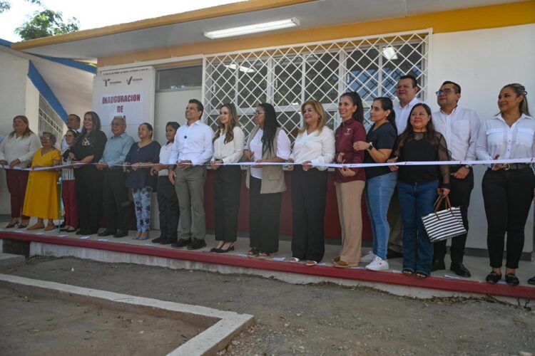 Entrega alcalde aula educativa en arranque del ciclo escolar en Victoria.