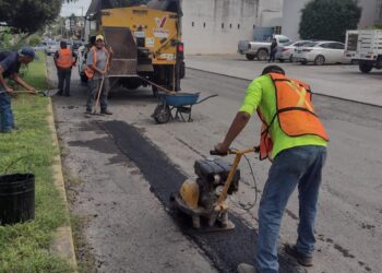 Acelera Municipio rehabilitación de asfalto dañado por lluvias.