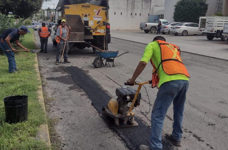 Acelera Municipio rehabilitación de asfalto dañado por lluvias.