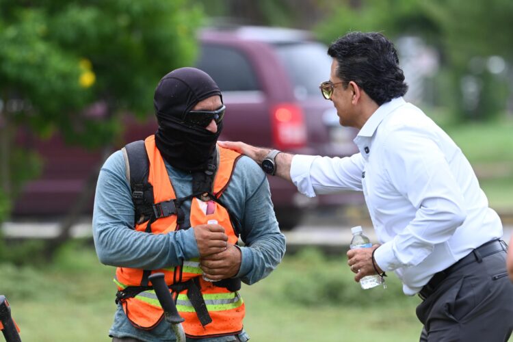 Supervisa alcalde trabajos de limpieza en vialidades de la Capital.