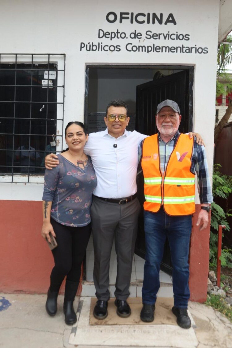 Reconoce alcalde labor de servicios públicos