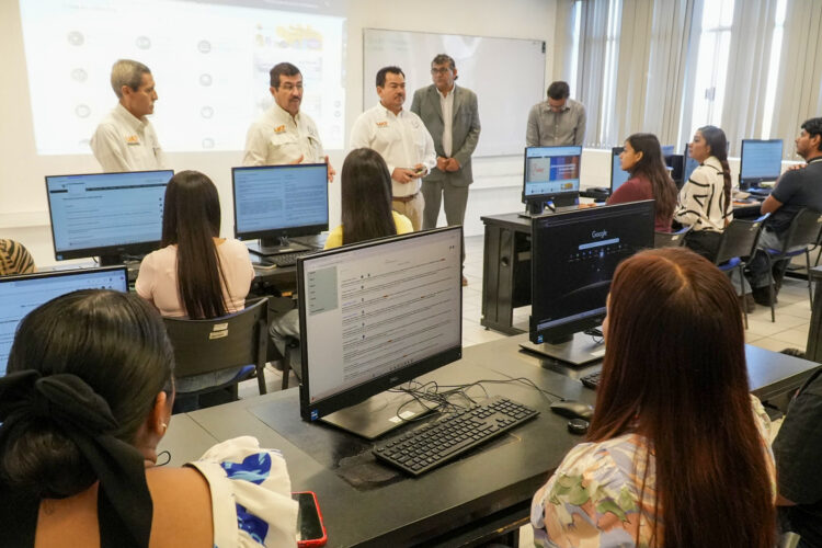 Comparte el rector logros y proyectos con estudiantes de la Facultad de Derecho Victoria