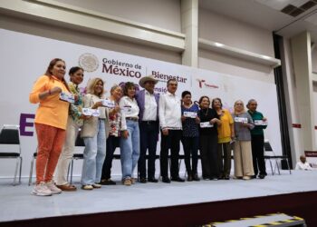 Entrega Américo tarjetas de Pensión Mujeres Bienestar; llegará a 93 mil tamaulipecas