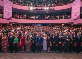 Convoca Lucy de Gattás a seguir unidos de corazón por las familias de Victoria