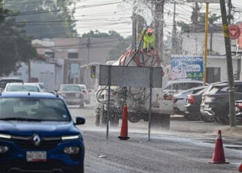Con bacheo, mejora la ruta comercial de Teocaltiche.