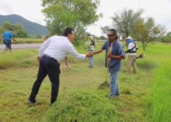 Supervisa alcalde trabajos de limpieza en vialidades