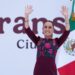 Sheinbaum cierra gira por su primer aniversario de gobierno ante miles de simpatizantes en el Zócalo.