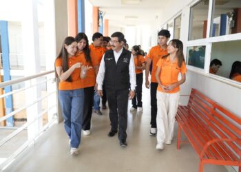 Constató rector logros y avances académicos de la Prepa 3 UAT