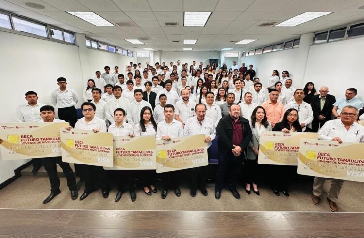 Fortalece ITABEC el talento universitario con 456 becas en la UPV