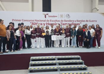 Estudiantes de la UAT obtienen primer lugar en concurso de escoltas y bandas de guerra