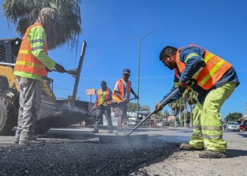 Llega plan emergente de bacheo a la Av. Carlos Adrián Avilés.