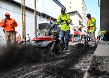 Intensifican bacheo en zona centro de Victoria.
