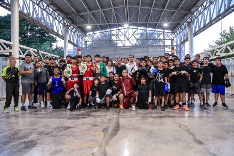 Convive Rommel Pacheco con comunidad deportiva de Tamaulipas