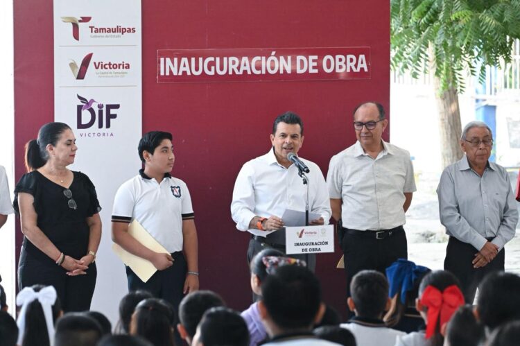 Con techumbre en escuela beneficia Lalo Gattás a estudiantes de la colonia Horacio Terán.