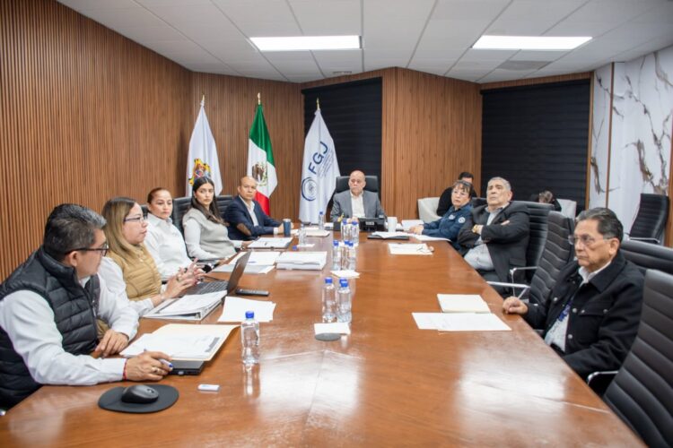 Ya está Govea en la Fiscalía: Encabeza reunión y visita oficinas