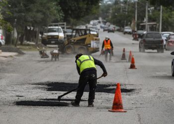 Intensa jornada del Plan Emergente de Bacheo en la calle Matamoros.