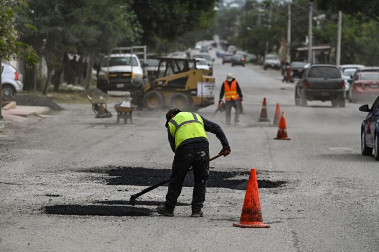 Intensa jornada del Plan Emergente de Bacheo en la calle Matamoros.
