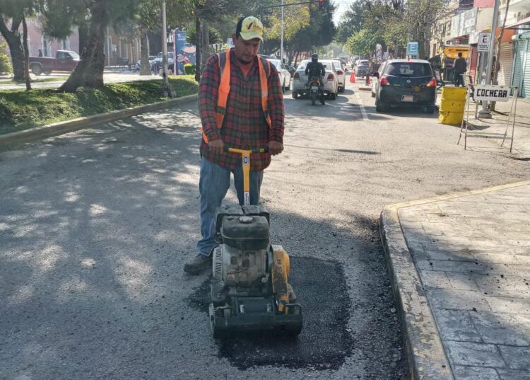 Intensifica Municipio trabajos de bacheo en periodo vacacional.