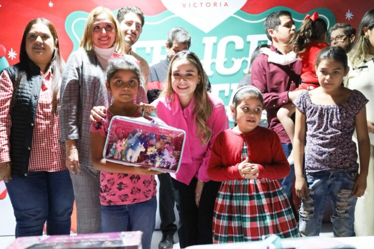 Posada navideña lleva alegría a más de 460 niñas y niños de la colonia Esfuerzo Popular.