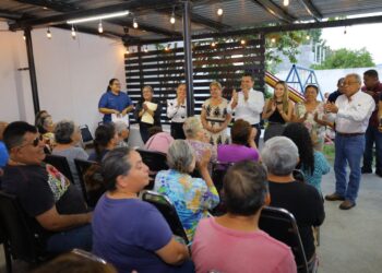 Conviven Lalo y Lucy con familias de la Miguel Alemán.