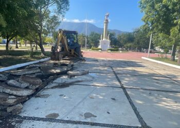 Aclara SOP alcances de trabajos en Plaza Héroes de la Independencia en Ciudad Victoria