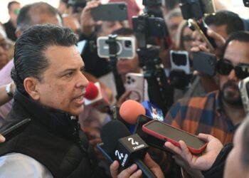 Felicita Lalo Gattás a periodistas en su día