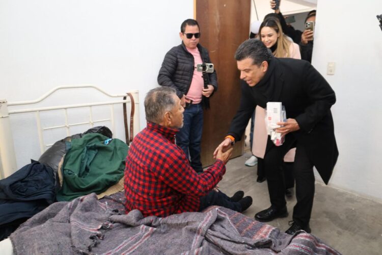 Visitan Lucy y Lalo albergue del CEDIF 1.