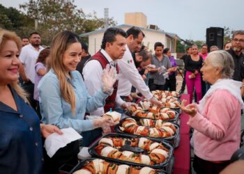 DIF Victoria y gobierno municipal celebran el Día de Reyes con familias de la colonia Altas Cumbres.