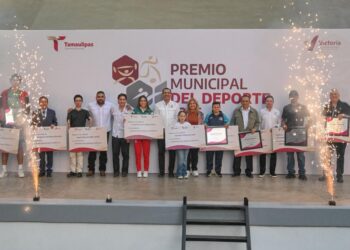 Premian a deportistas destacados de Victoria.