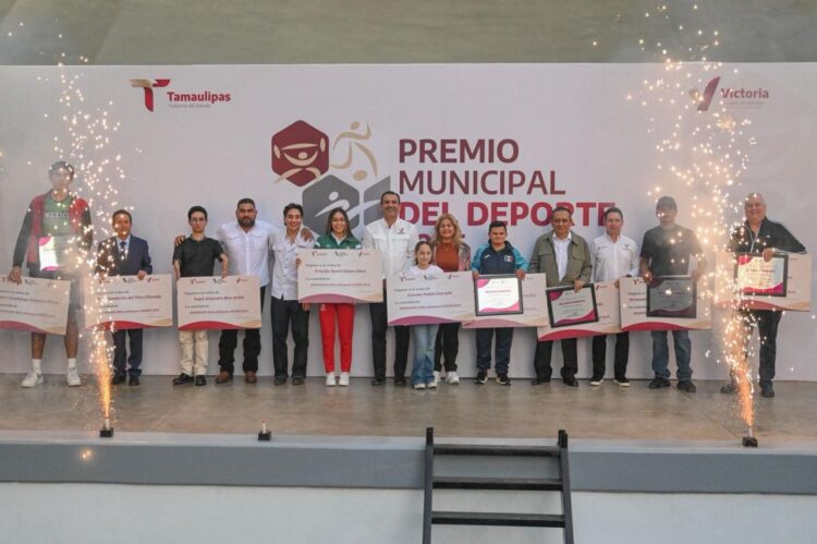 Premian a deportistas destacados de Victoria.