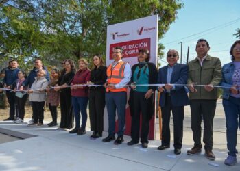 Inaugura Lalo Gattás calles de concreto hidráulico en la colonia Obrera.