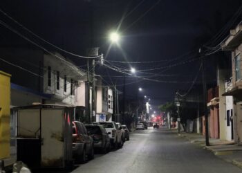 Con la instalación de 36 luminarias LED, refuerza Municipio seguridad en zona centro de Victoria.