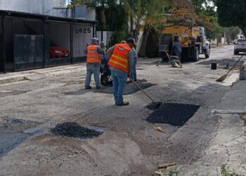 Rehabilita Municipio 960 m2 más de asfalto dañado.