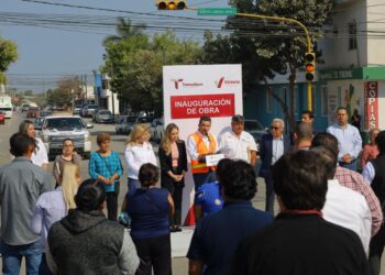 Rehabilitan pavimentación de la calle 27 Lauro Rendón.
