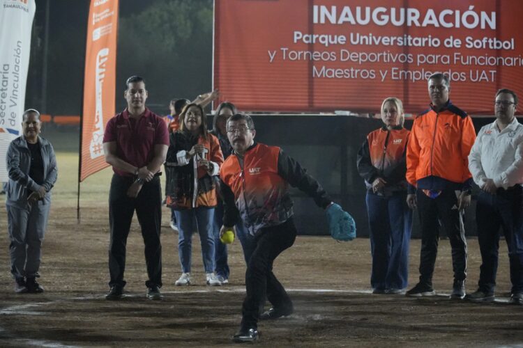 Inaugura rector Dámaso Anaya el Parque Universitario de Softbol de la UAT