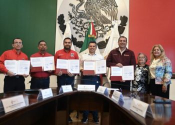 Acerca Municipio trámites administrativos a trabajadores del IMSS.