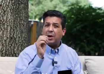 No es “gringo”… Van por él