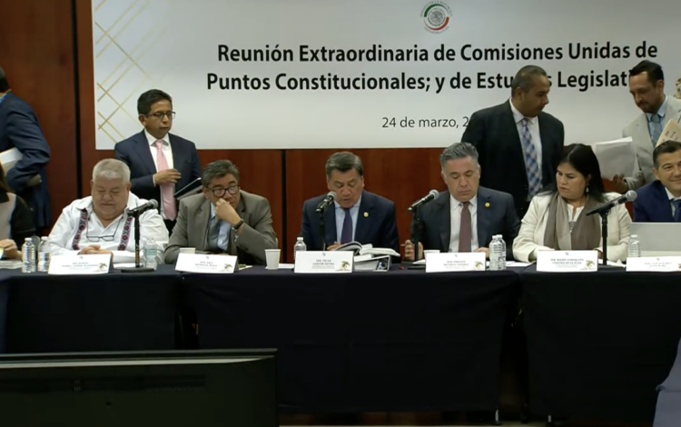 Senado aprueba plan B en comisiones